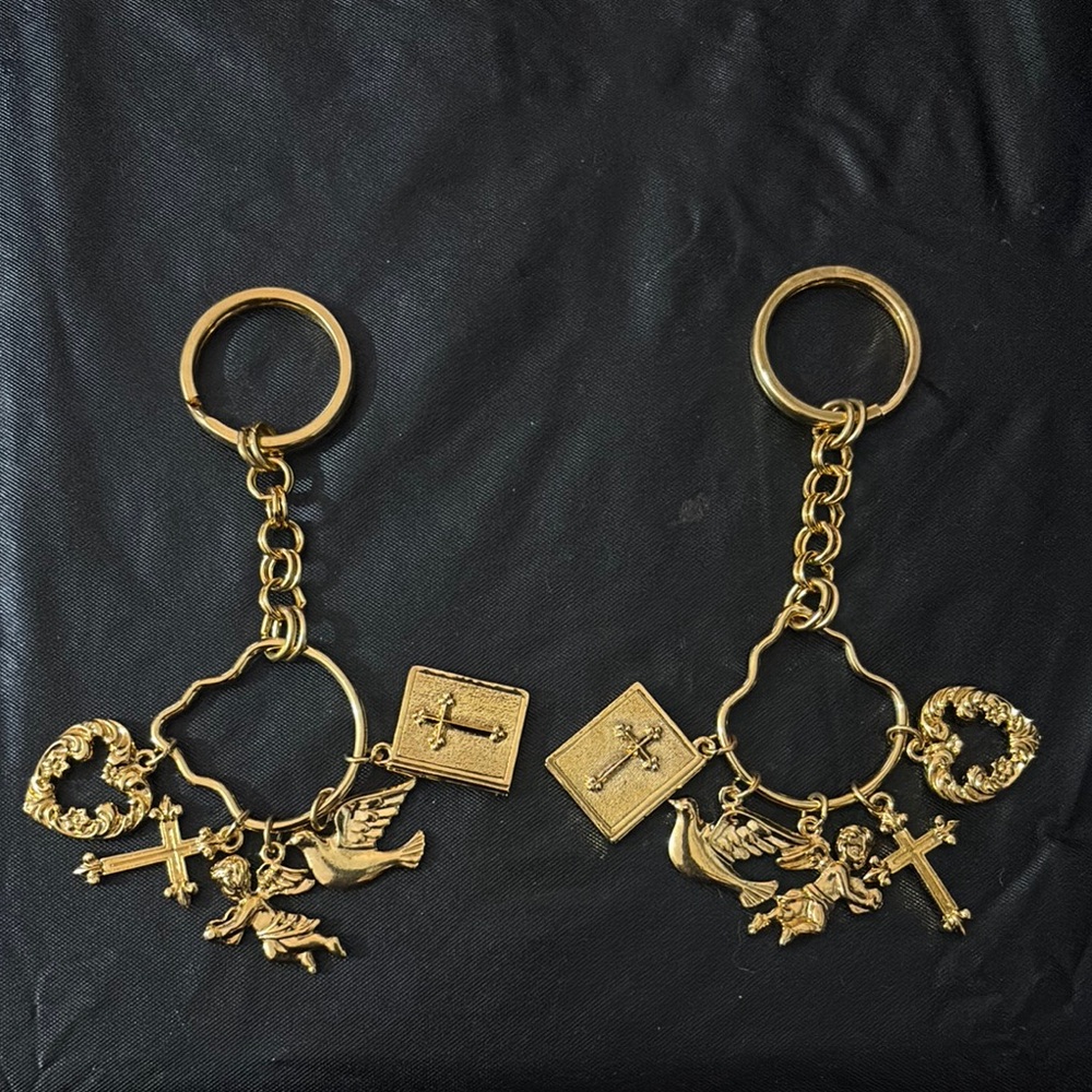 Avon 1998 Gold Tone Inspirational Charm Key Ring